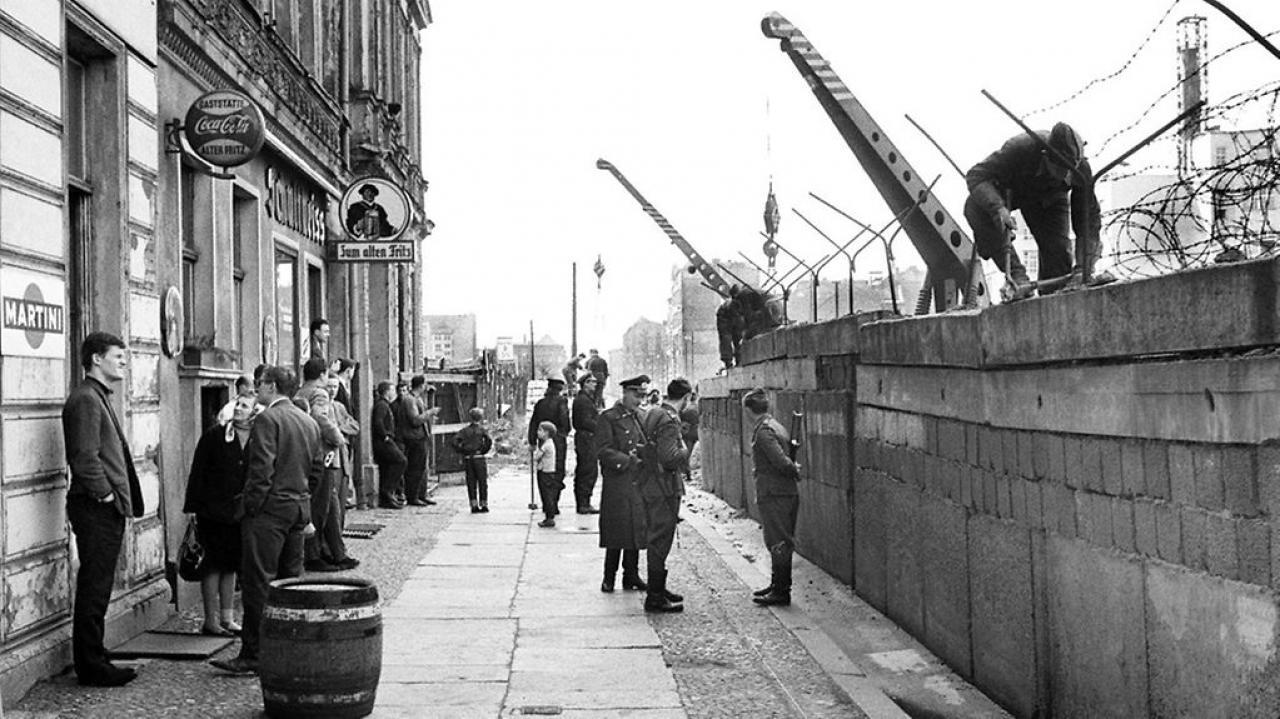 Countdown to 1961: The Construction of the Berlin Wall