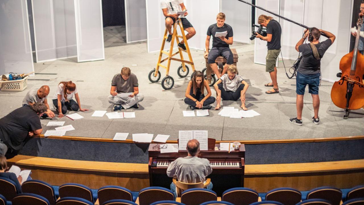 Radostná cesta aneb 70 let s divadlem Radost